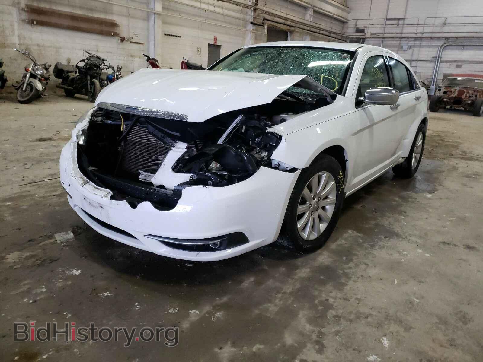 2013 CHRYSLER 200 - VIN: 1C3CCBCG1DN501839 - Фото 2