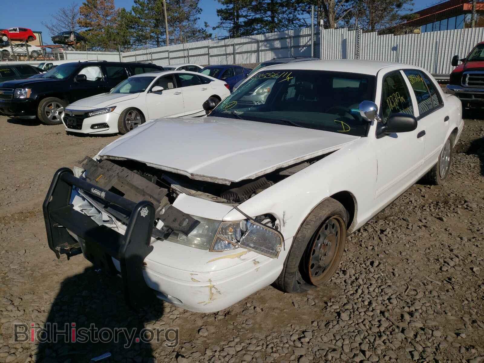 2011 FORD CROWN VIC - VIN: 2FABP7BV1BX105808 - Фото 2