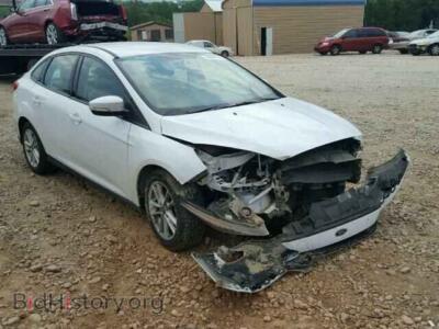 2015 Ford FOCUS, white — VIN 1FADP3F27FL208896, Copart