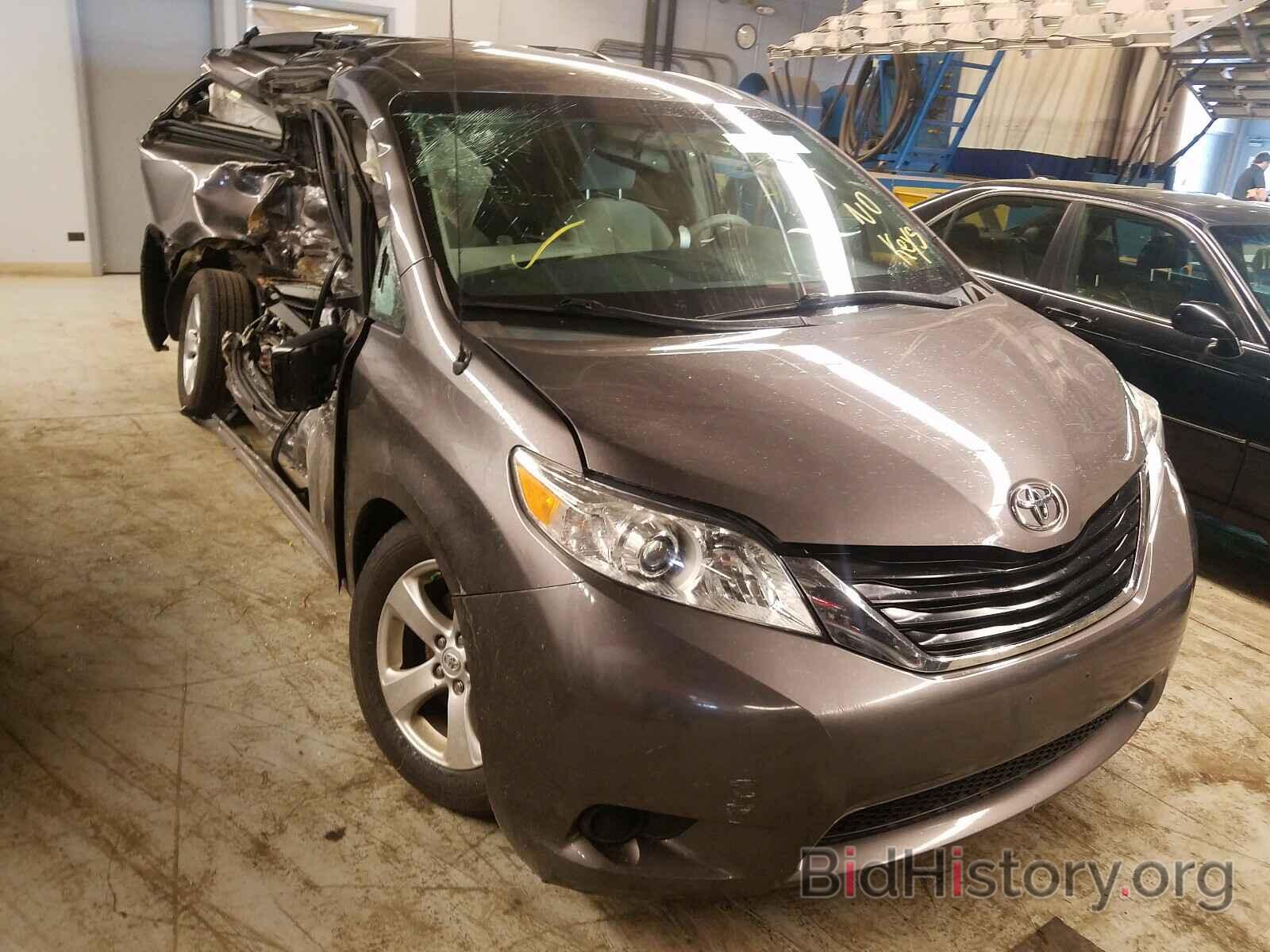 Фотография 5TDKK3DC2DS291371 - TOYOTA SIENNA 2013