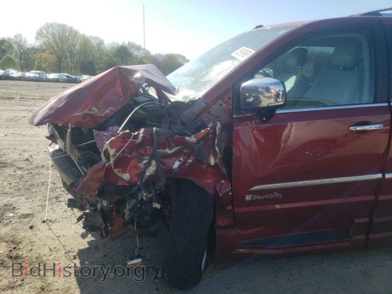 2011 Chrysler MINIVAN (VIN 2A4RR6DGXBR667202) — photo 9 of 10