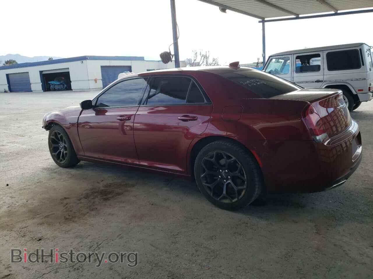 2019 CHRYSLER 300 - VIN: 2C3CCABG9KH666247 - Фото 2