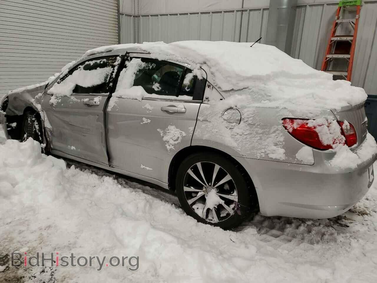 2010 CHRYSLER SEBRING - VIN: 1C3CC5FB9AN223740 - Фото 2
