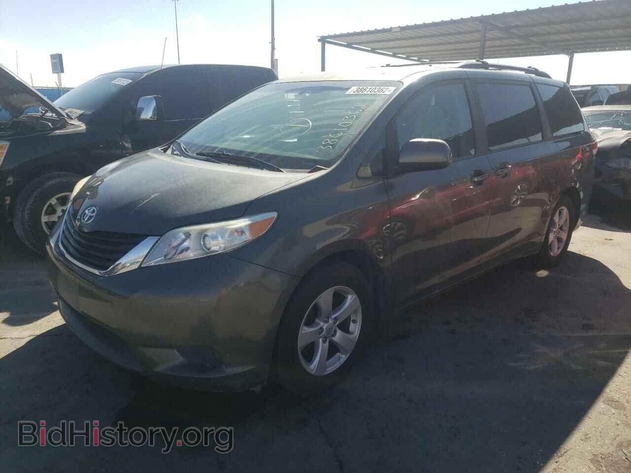 2013 TOYOTA SIENNA - VIN: 5TDKK3DC8DS308710 - Фото 2