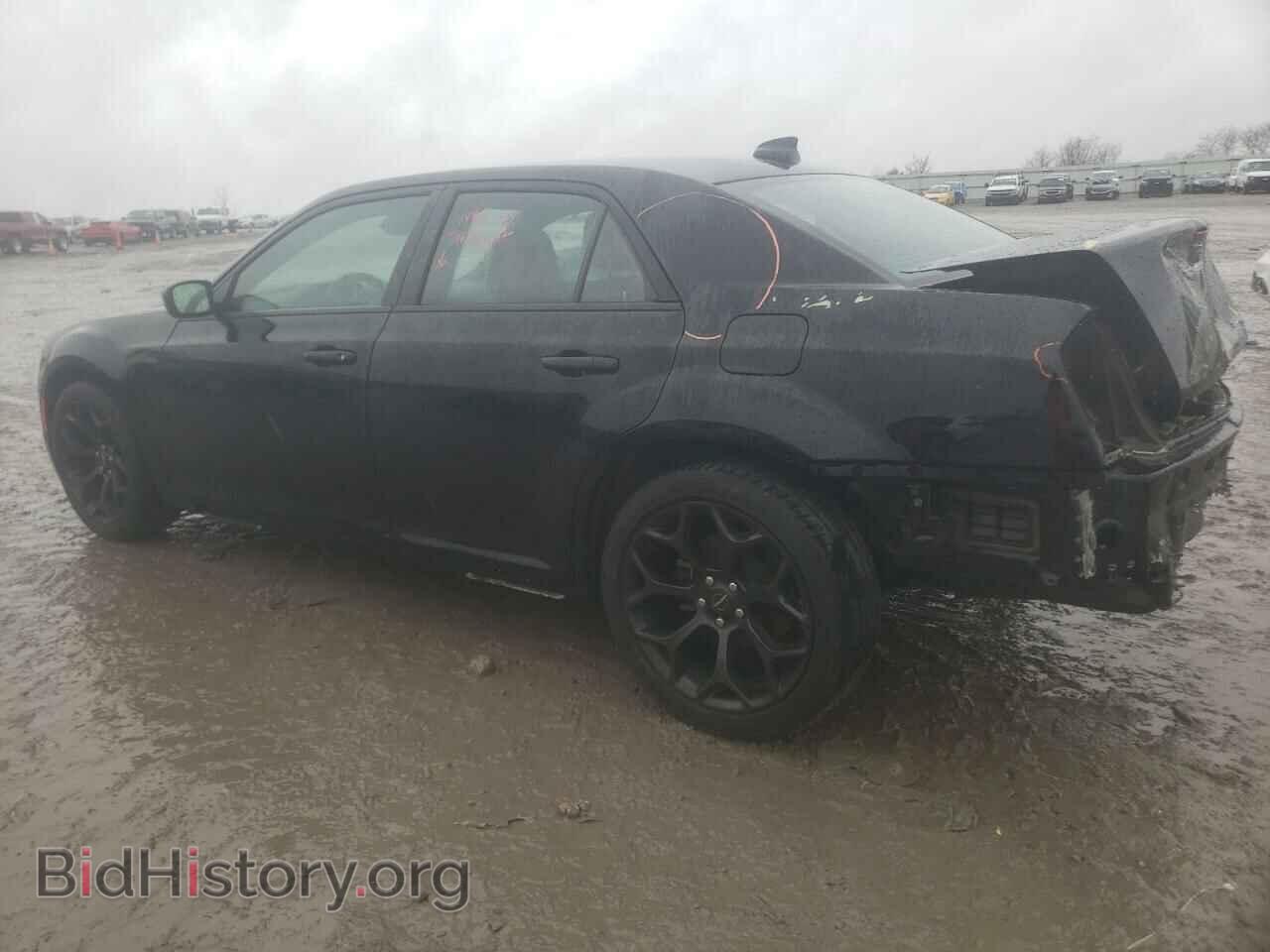 2019 CHRYSLER 300 - VIN: 2C3CCABG6KH666268 - Фото 2