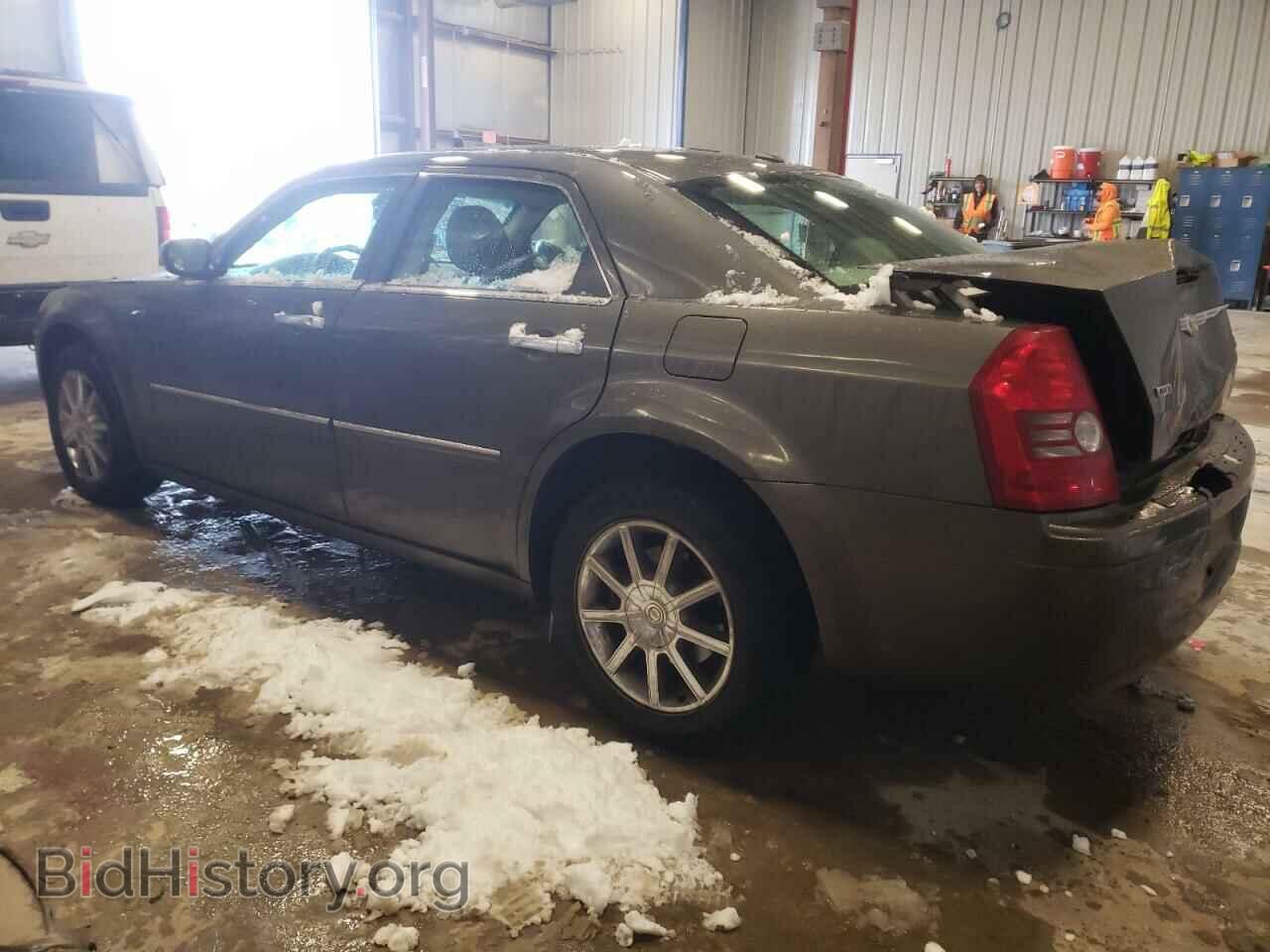 2010 CHRYSLER 300 - VIN: 2C3CK3CV9AH211506 - Фото 2