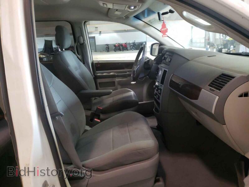2010 Chrysler MINIVAN (VIN 2A4RR5D11AR431753) — photo 5 of 10