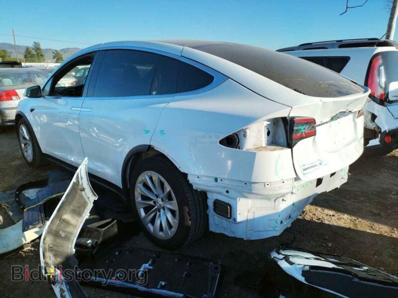 2017 Tesla MODEL X (VIN 5YJXCBE21HF040452) — фото 2 из 13