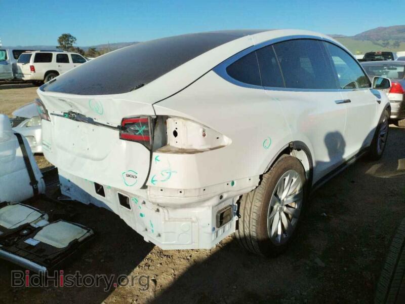 2017 Tesla MODEL X (VIN 5YJXCBE21HF040452) — фото 3 из 13
