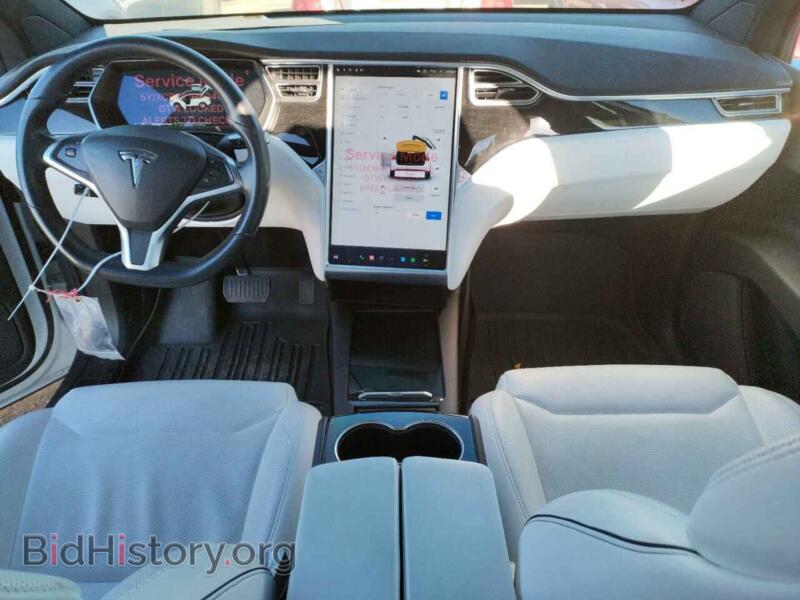 2017 Tesla MODEL X (VIN 5YJXCBE21HF040452) — фото 8 из 13