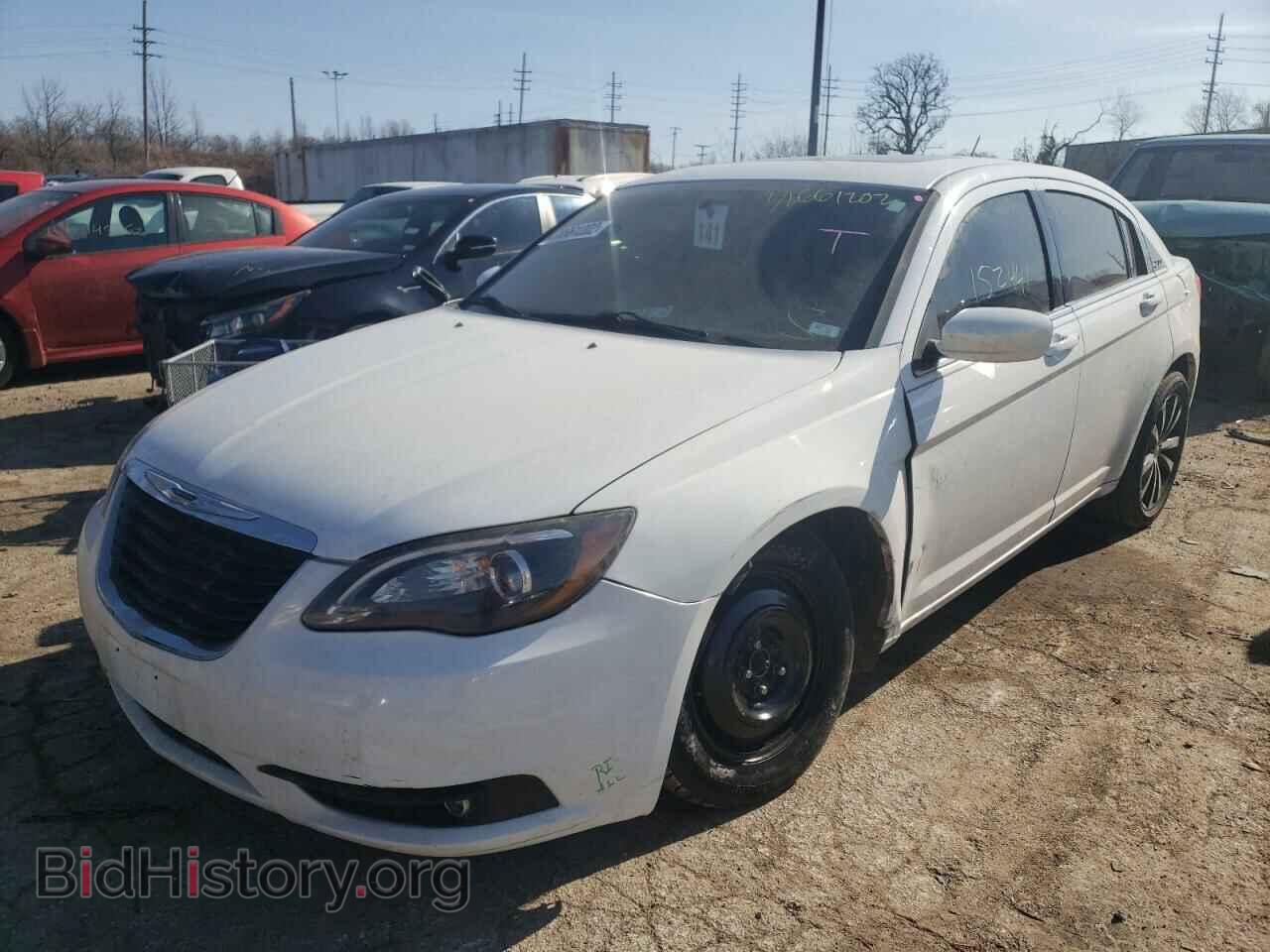 2011 CHRYSLER 200 - VIN: 1C3BC8FG1BN567332 - Фото 2