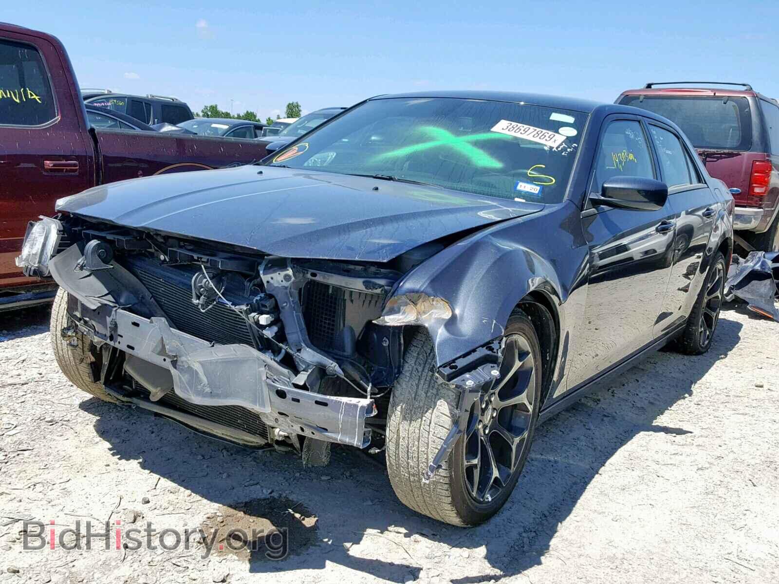 2019 CHRYSLER 300 - VIN: 2C3CCABGXKH559577 - Фото 2