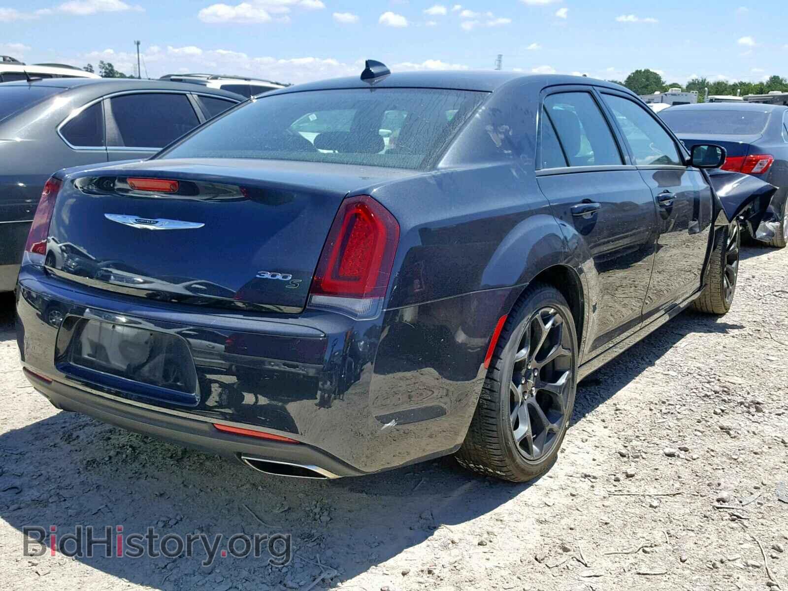 2019 CHRYSLER 300 - VIN: 2C3CCABGXKH559577 - Фото 4