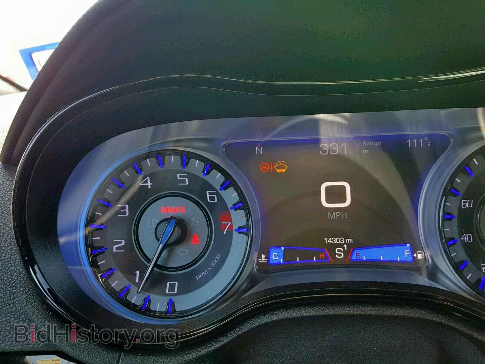 2019 CHRYSLER 300 - VIN: 2C3CCABGXKH559577 - Фото 8
