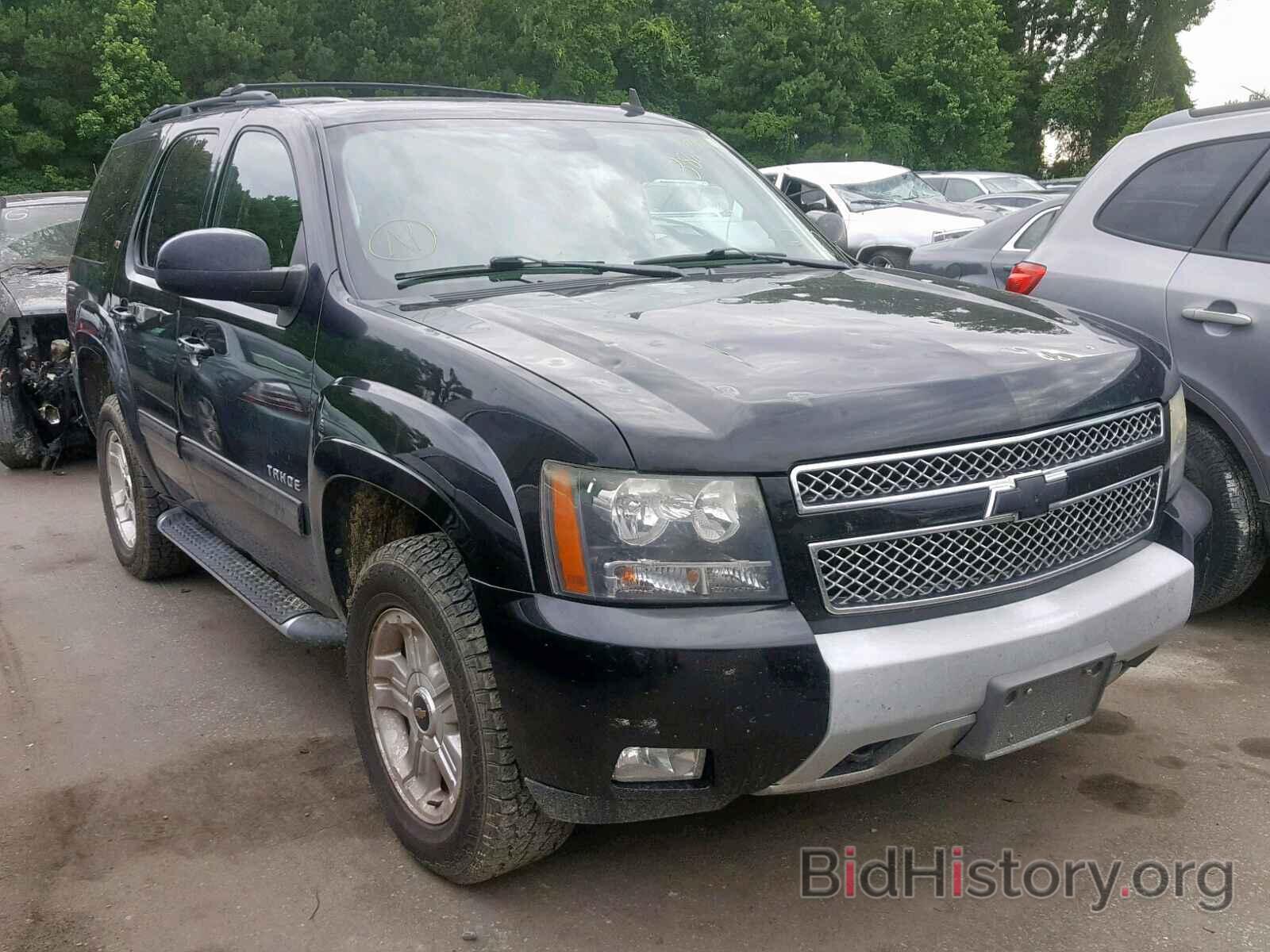 Photo 1GNSKBE02BR133243 - CHEVROLET TAHOE K150 2011