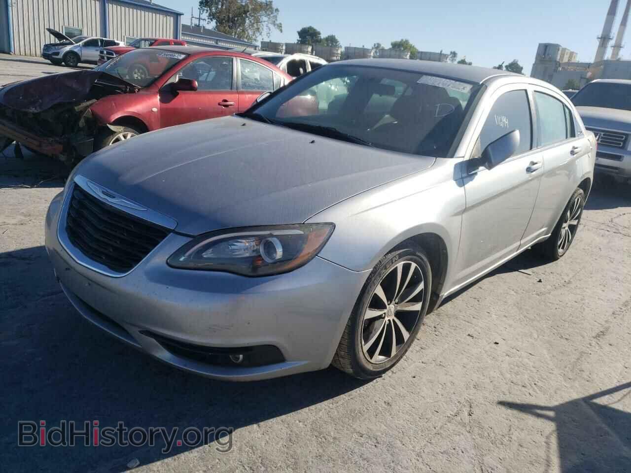 2013 CHRYSLER 200 - VIN: 1C3CCBBB6DN723010 - Фото 2