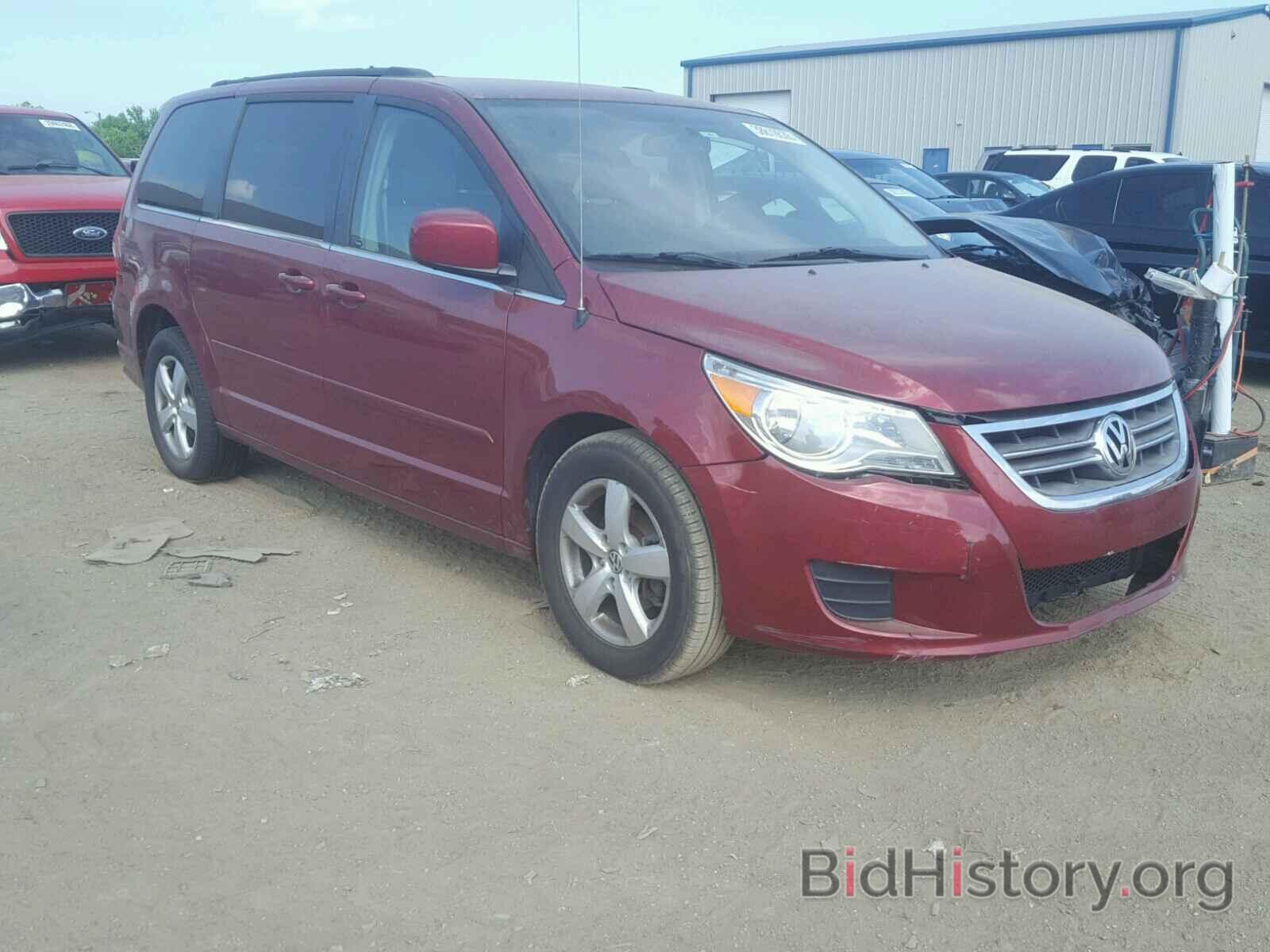 Photo 2V4RW3DG8BR642236 - VOLKSWAGEN ROUTAN 2011