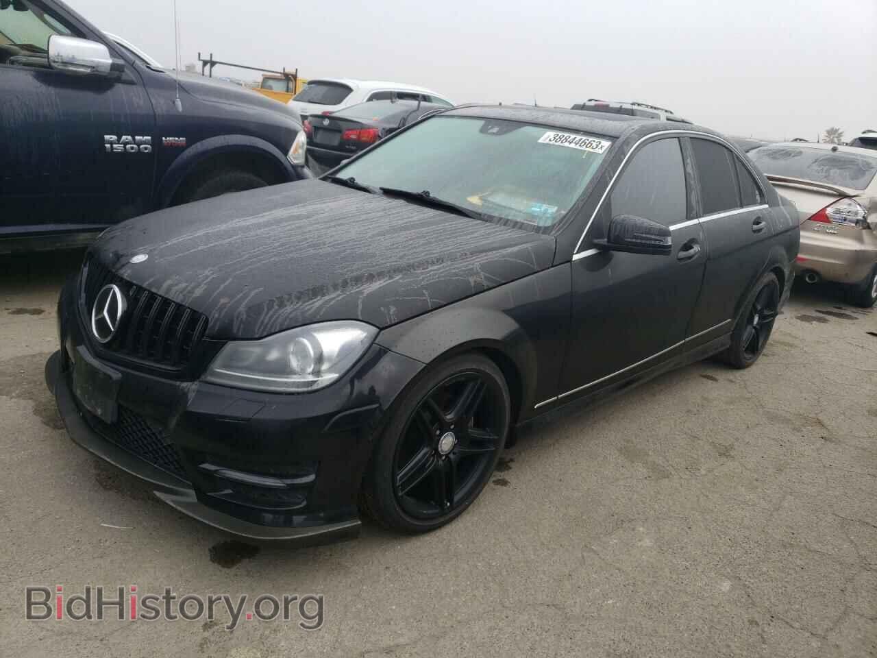 Photo WDDGF4HB2DA809015 - MERCEDES-BENZ C-CLASS 2013