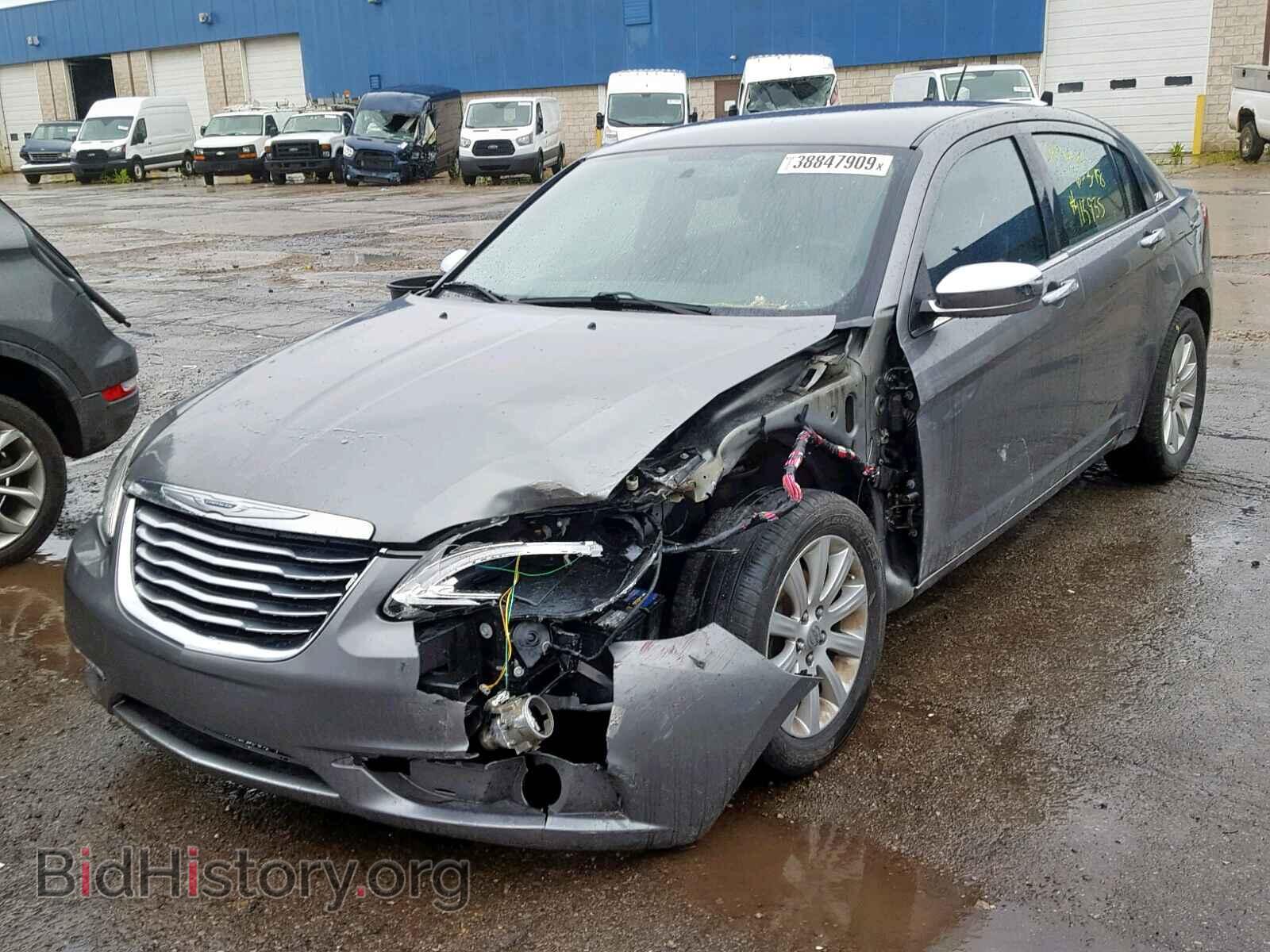 2013 CHRYSLER 200 - VIN: 1C3CCBCG9DN747117 - Фото 2