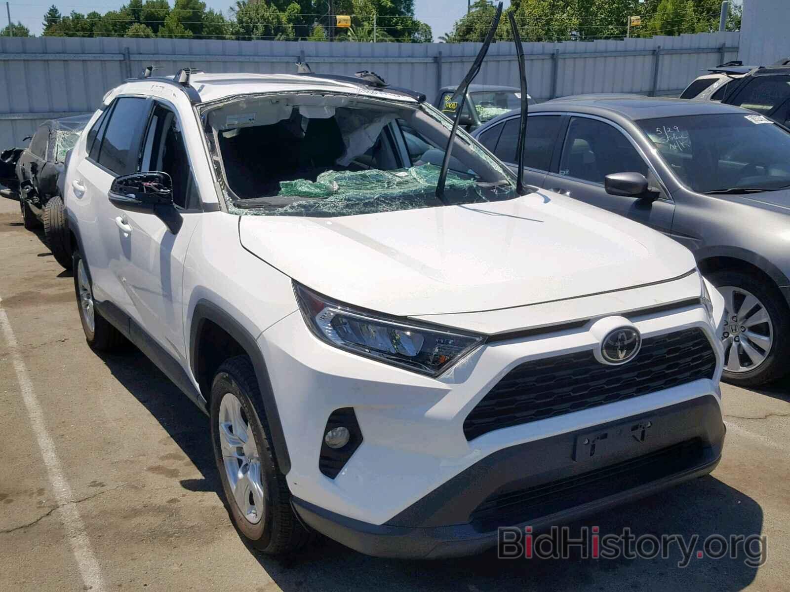 Photo 2T3P1RFV2KW001913 - TOYOTA RAV4 XLE 2019