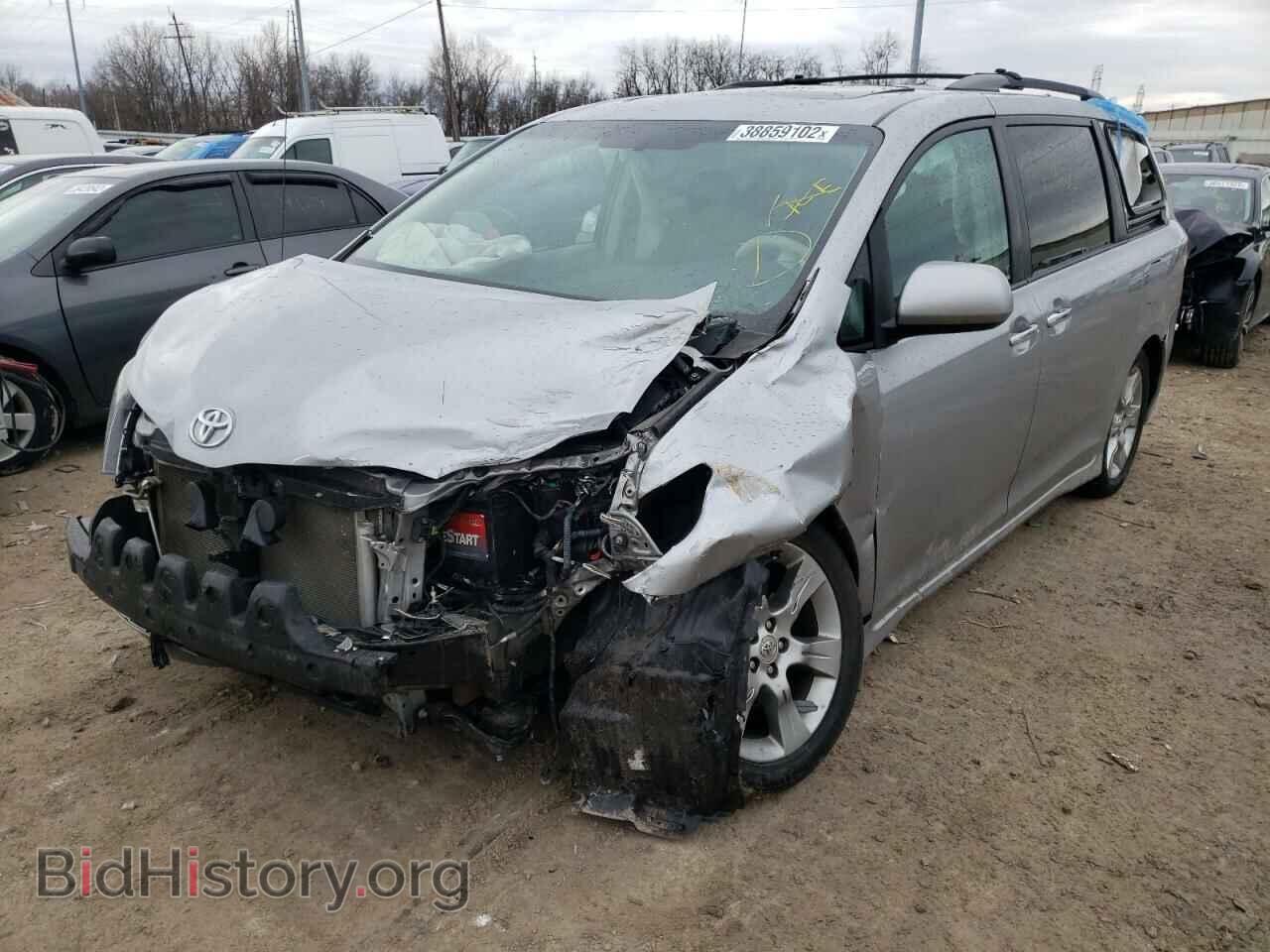 2013 TOYOTA SIENNA - VIN: 5TDXK3DC8DS399435 - Фото 2