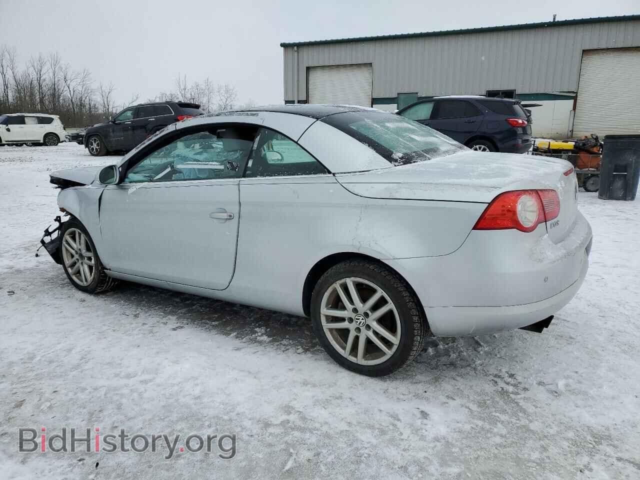 2008 VOLKSWAGEN EOS - VIN: WVWFA71F18V044882 - Фото 2
