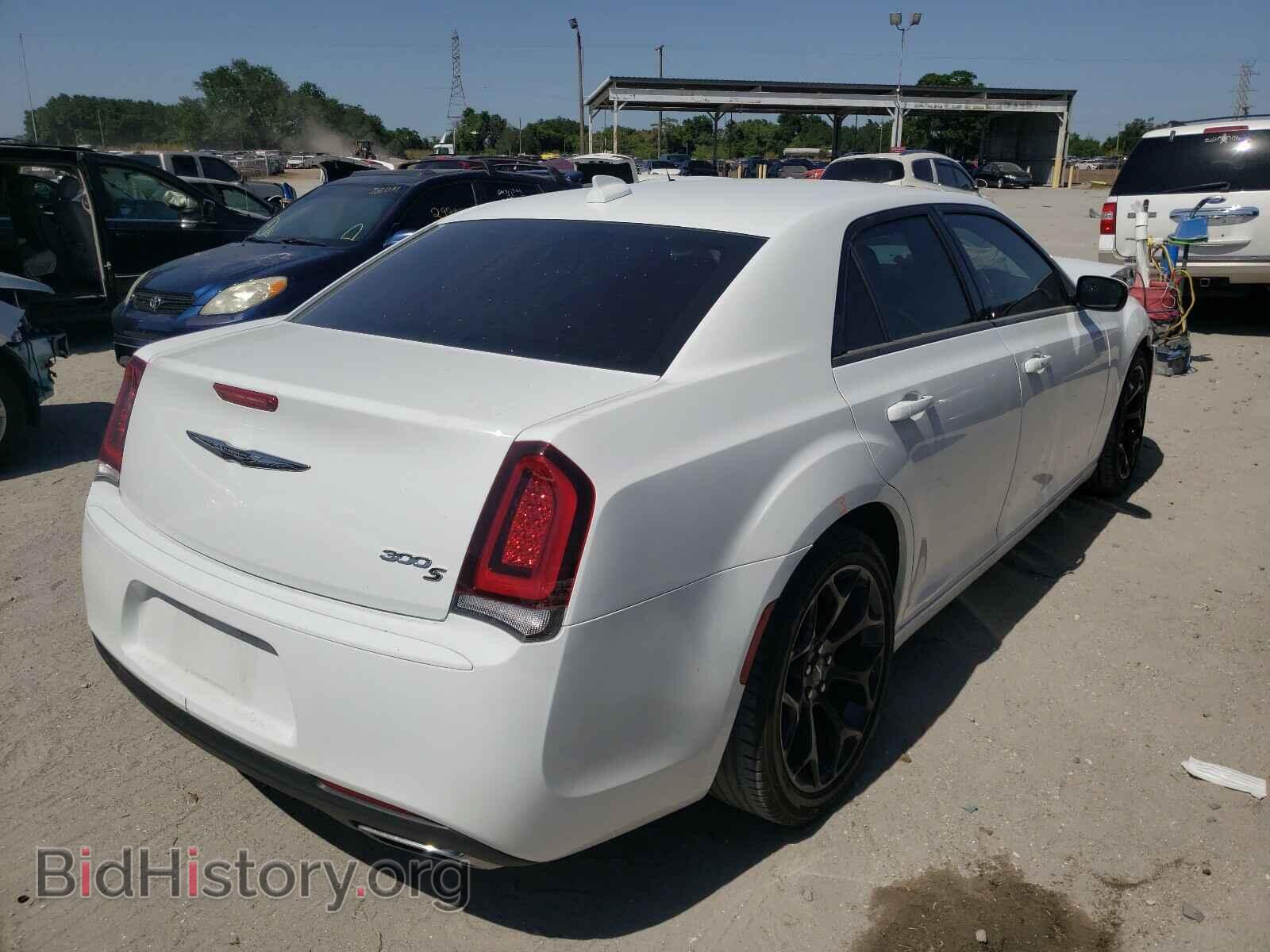 2019 CHRYSLER 300 - VIN: 2C3CCABG4KH648030 - Фото 4