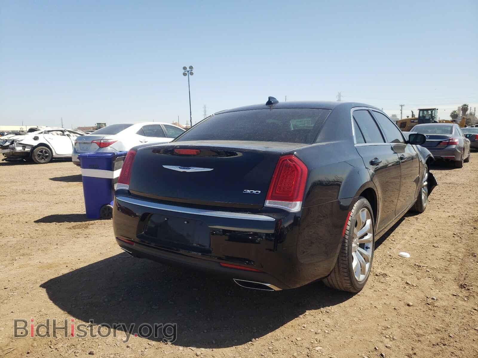 2019 CHRYSLER 300 - VIN: 2C3CCAAG4KH590860 - Фото 4