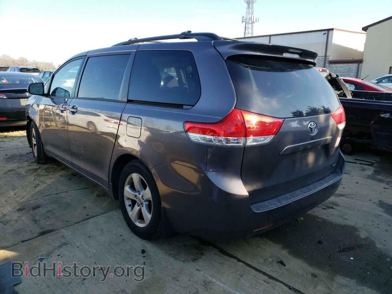 2013 TOYOTA SIENNA - VIN: 5TDKK3DC8DS365649 - Фото 2