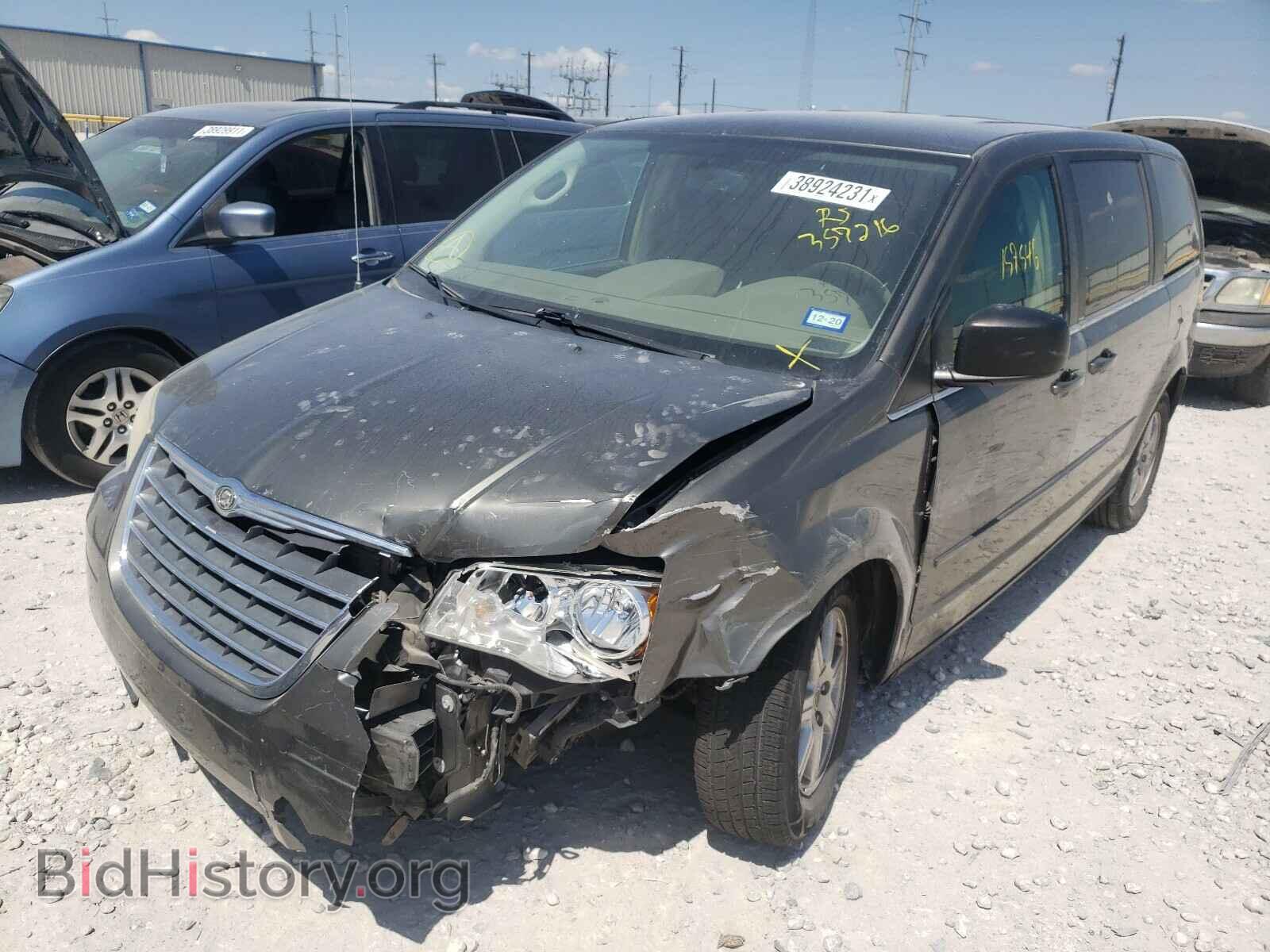 2010 CHRYSLER MINIVAN - VIN: 2A4RR2D11AR357216 - Фото 2