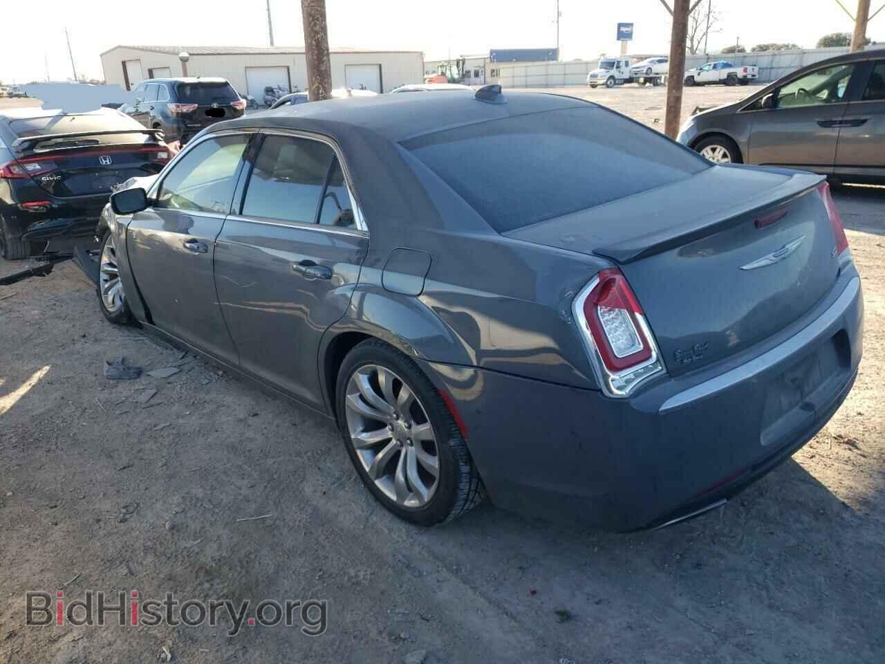 2019 CHRYSLER 300 - VIN: 2C3CCAAG8KH727170 - Фото 2