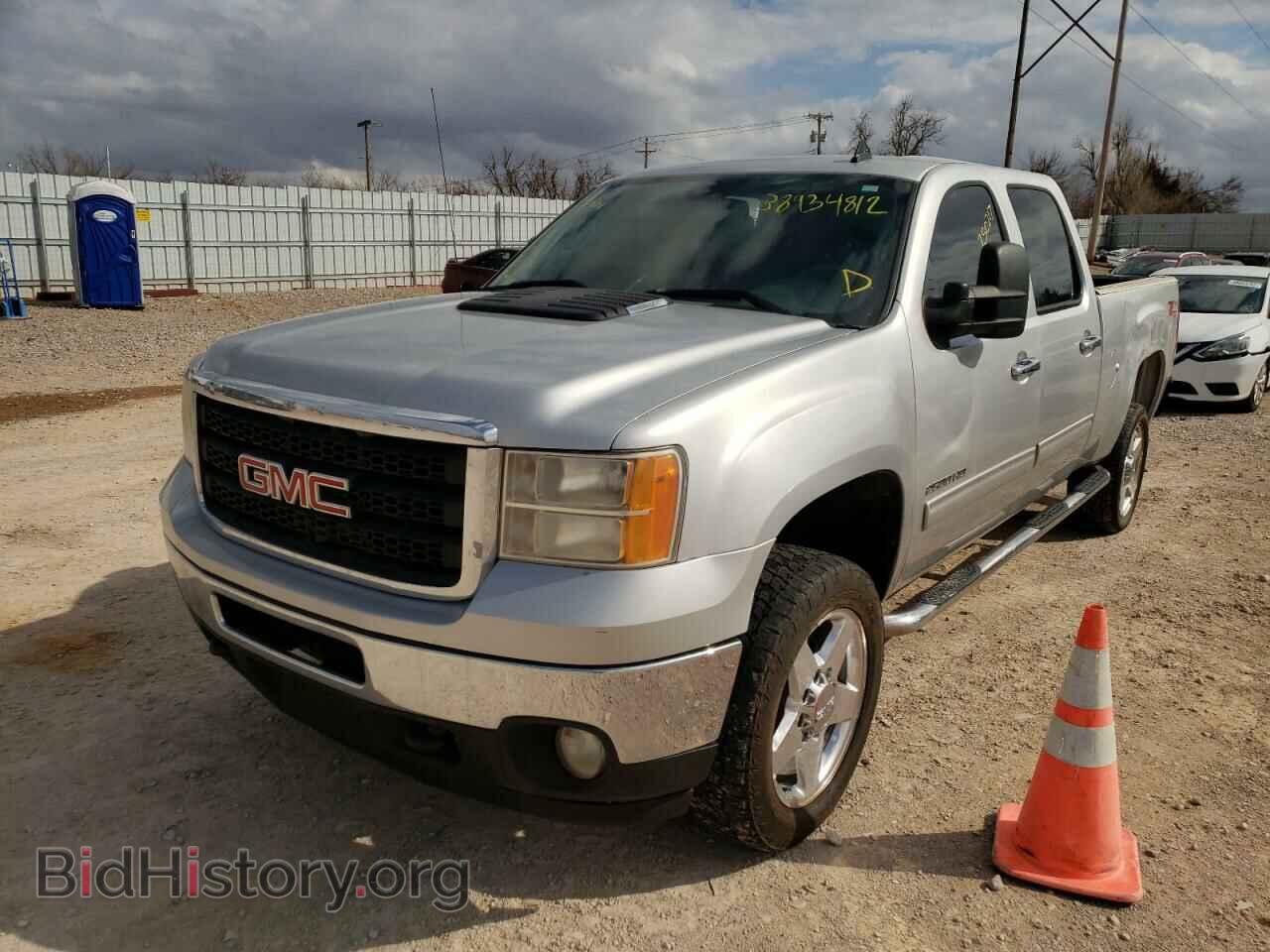 2011 GMC SIERRA - VIN: 1GT121CG1BF101321 - Фото 2