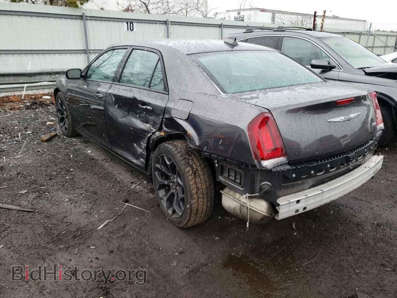 2019 CHRYSLER 300 - VIN: 2C3CCABG8KH589726 - Фото 2