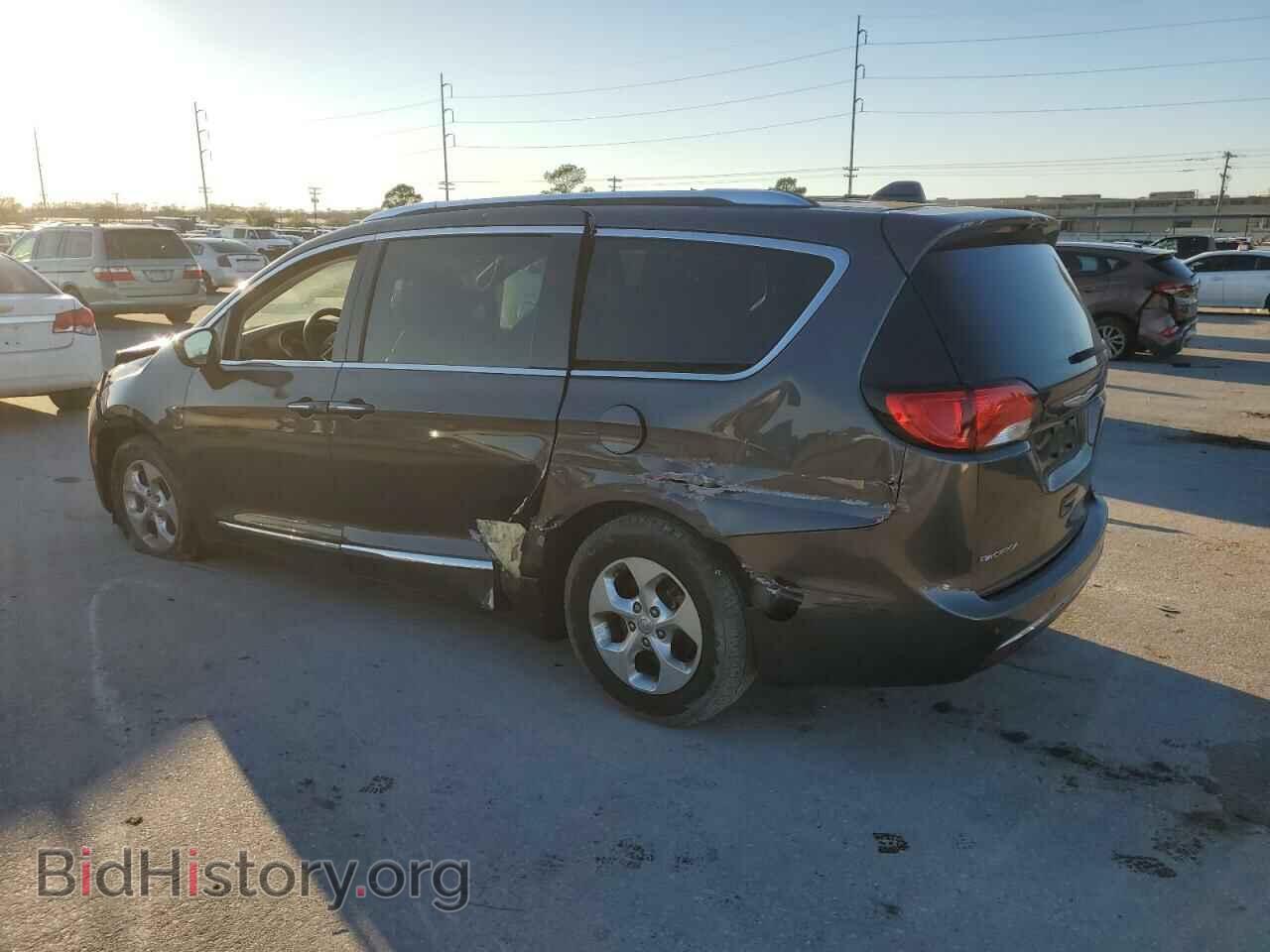 2017 CHRYSLER PACIFICA - VIN: 2C4RC1EG4HR628350 - Photo 2