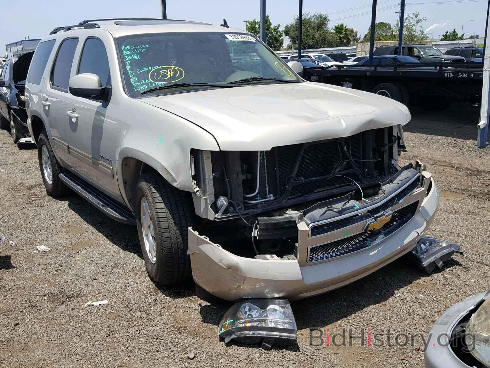 Photo 1GNSKBE03BR229611 - CHEVROLET TAHOE K150 2011