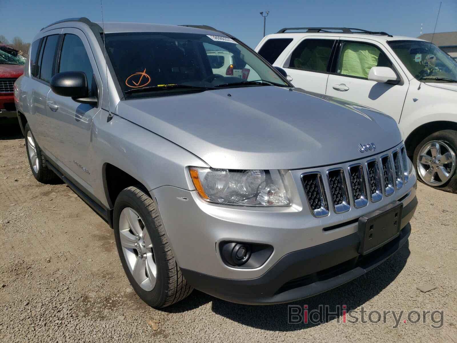 Photo 1J4NF1FB3BD258621 - JEEP COMPASS 2011