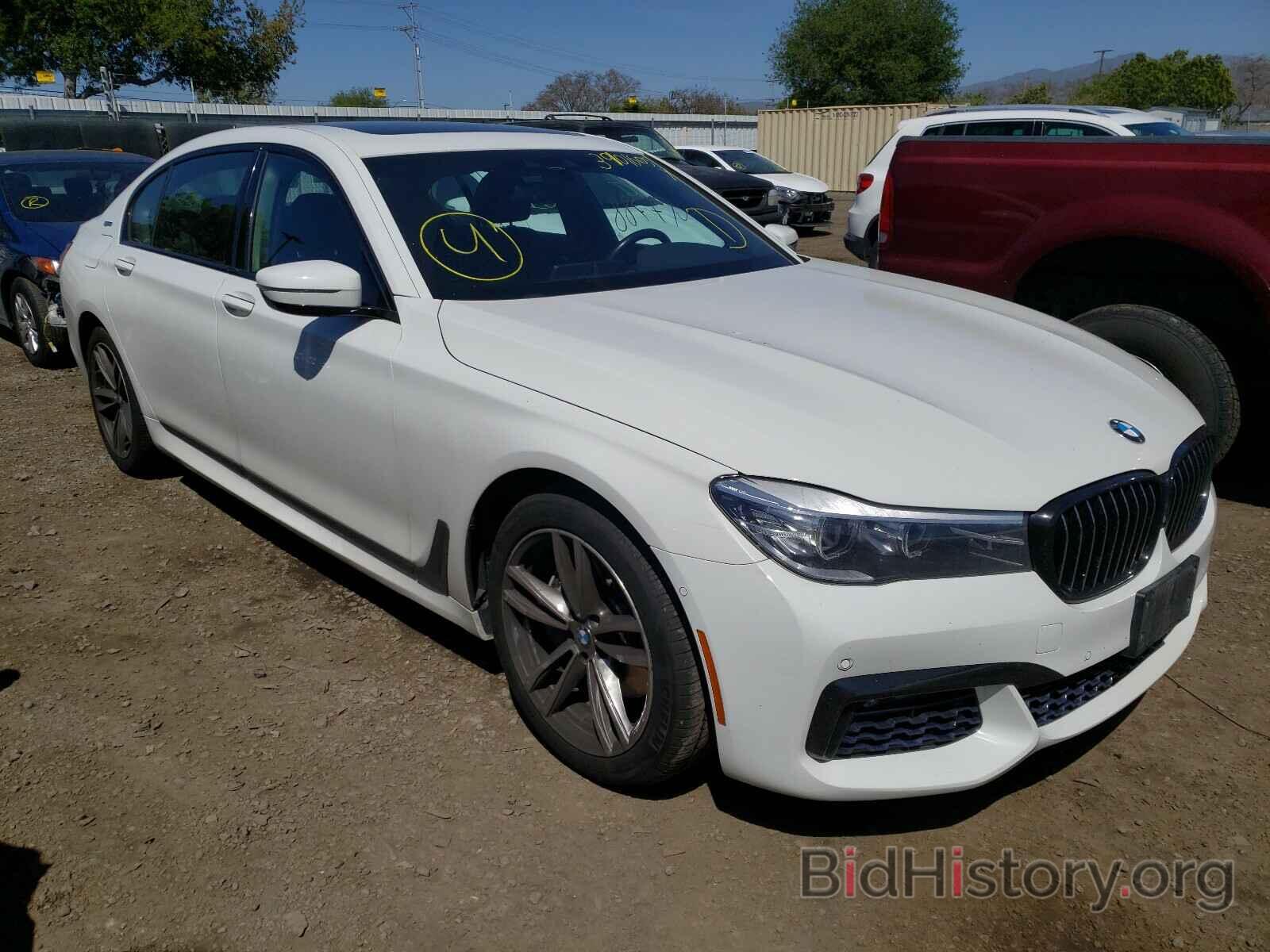 Photo WBA7J2C35HG497799 - BMW 7 SERIES 2017