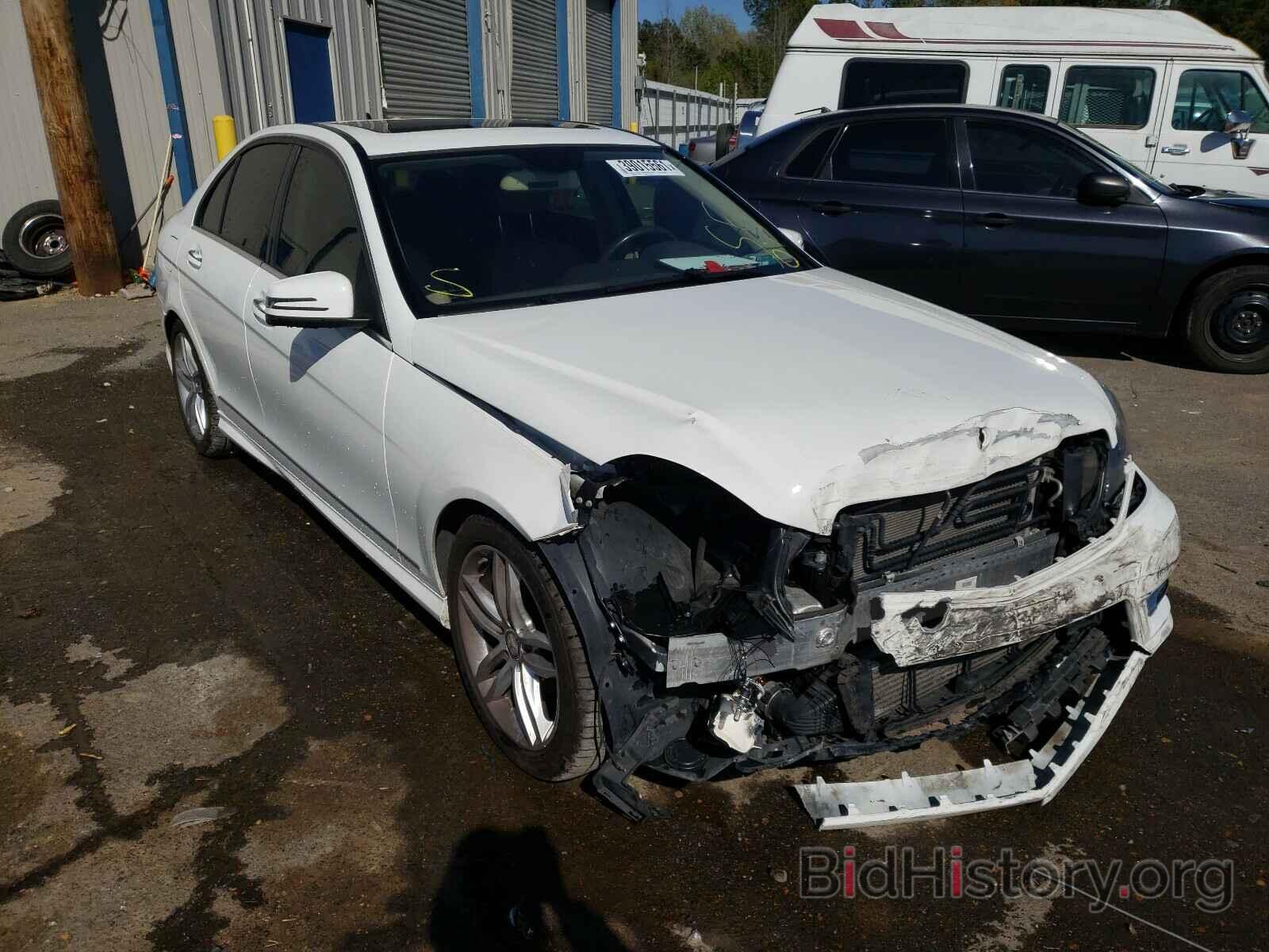 Photo WDDGF4HB4DA751392 - MERCEDES-BENZ C CLASS 2013