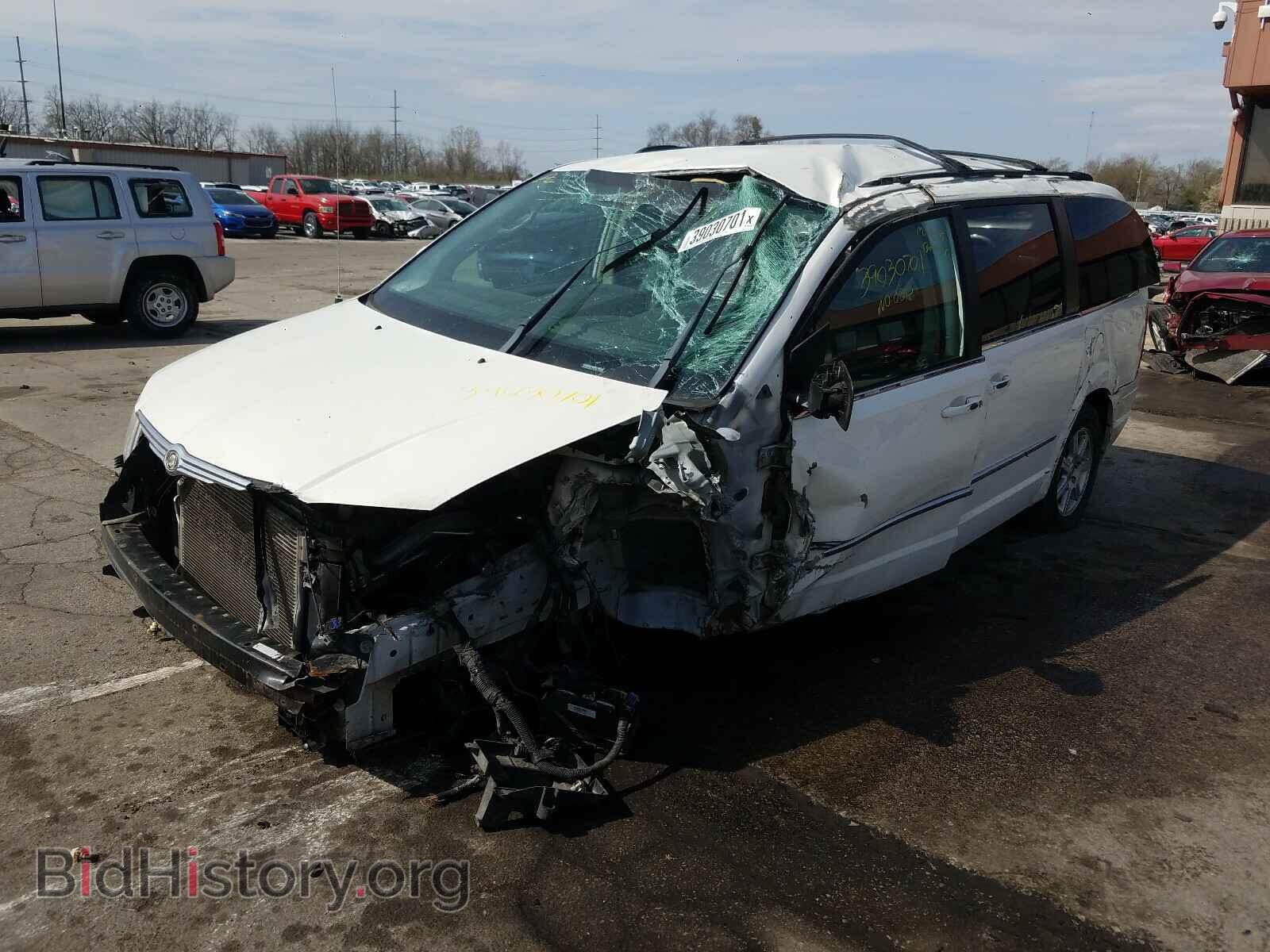 2010 CHRYSLER MINIVAN - VIN: 2A4RR8D13AR480678 - Photo 2