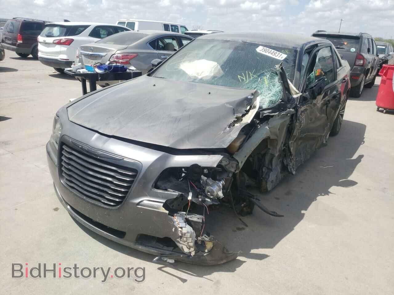 2014 CHRYSLER 300 - VIN: 2C3CCABG4EH157400 - Фото 2