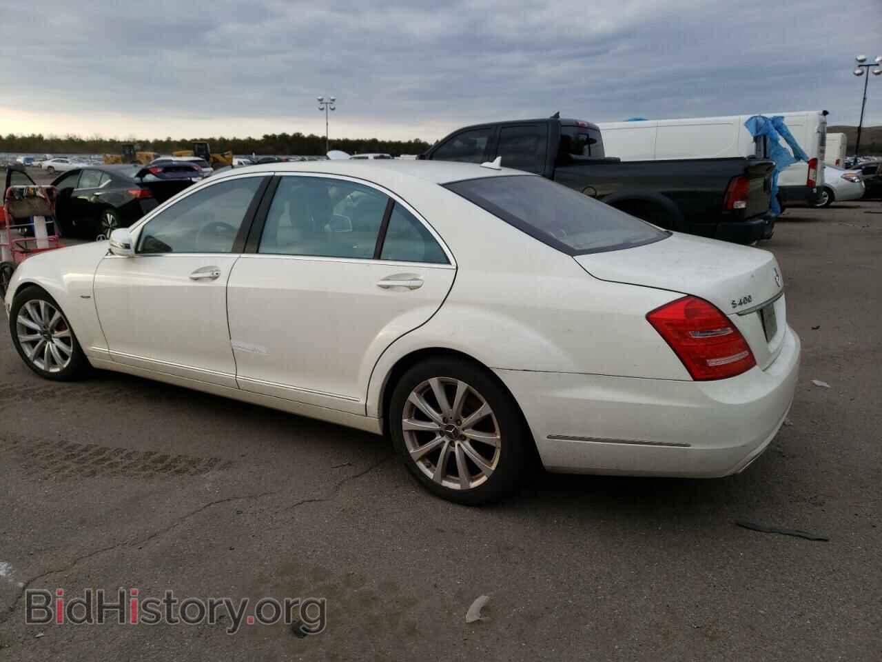 2011 MERCEDES-BENZ S-CLASS - VIN: WDDNG9FB2BA366270 - Фото 2