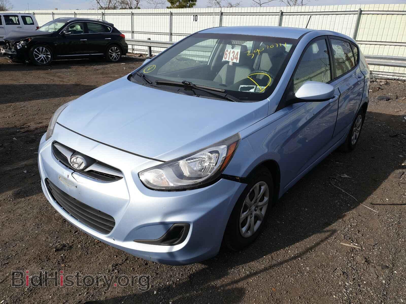 2013 HYUNDAI ACCENT - VIN: KMHCT5AE0DU135663 - Фото 2