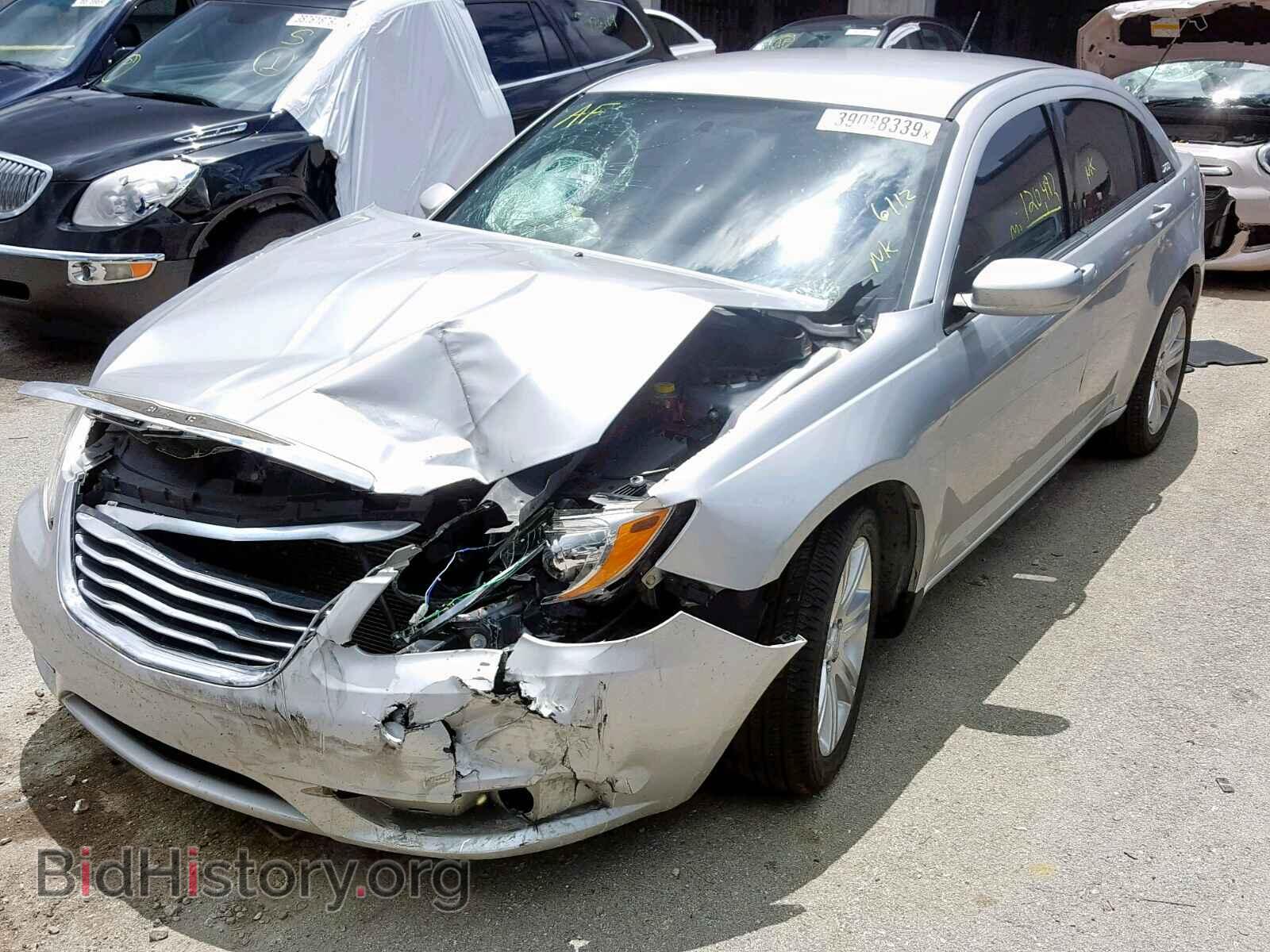 2012 CHRYSLER 200 - VIN: 1C3CCBAB2CN318455 - Фото 2