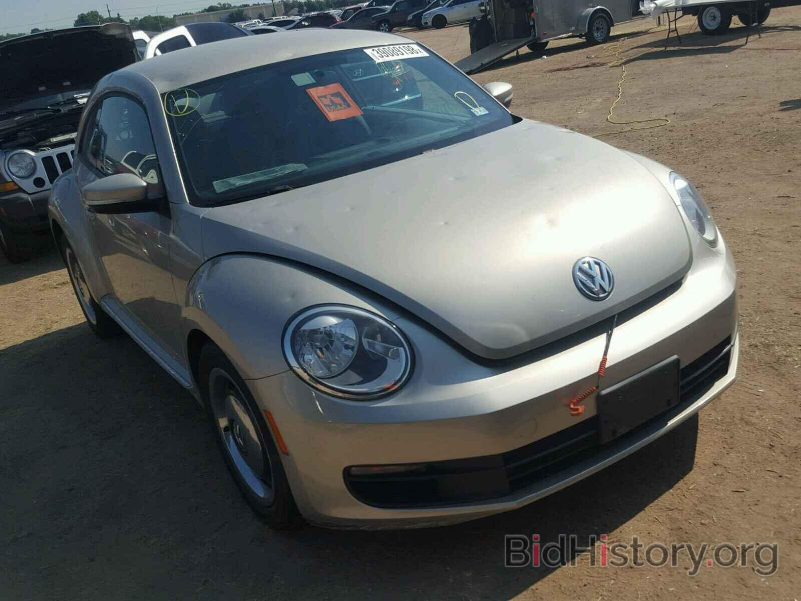 Photo 3VWJX7AT3DM606488 - VOLKSWAGEN BEETLE 2013