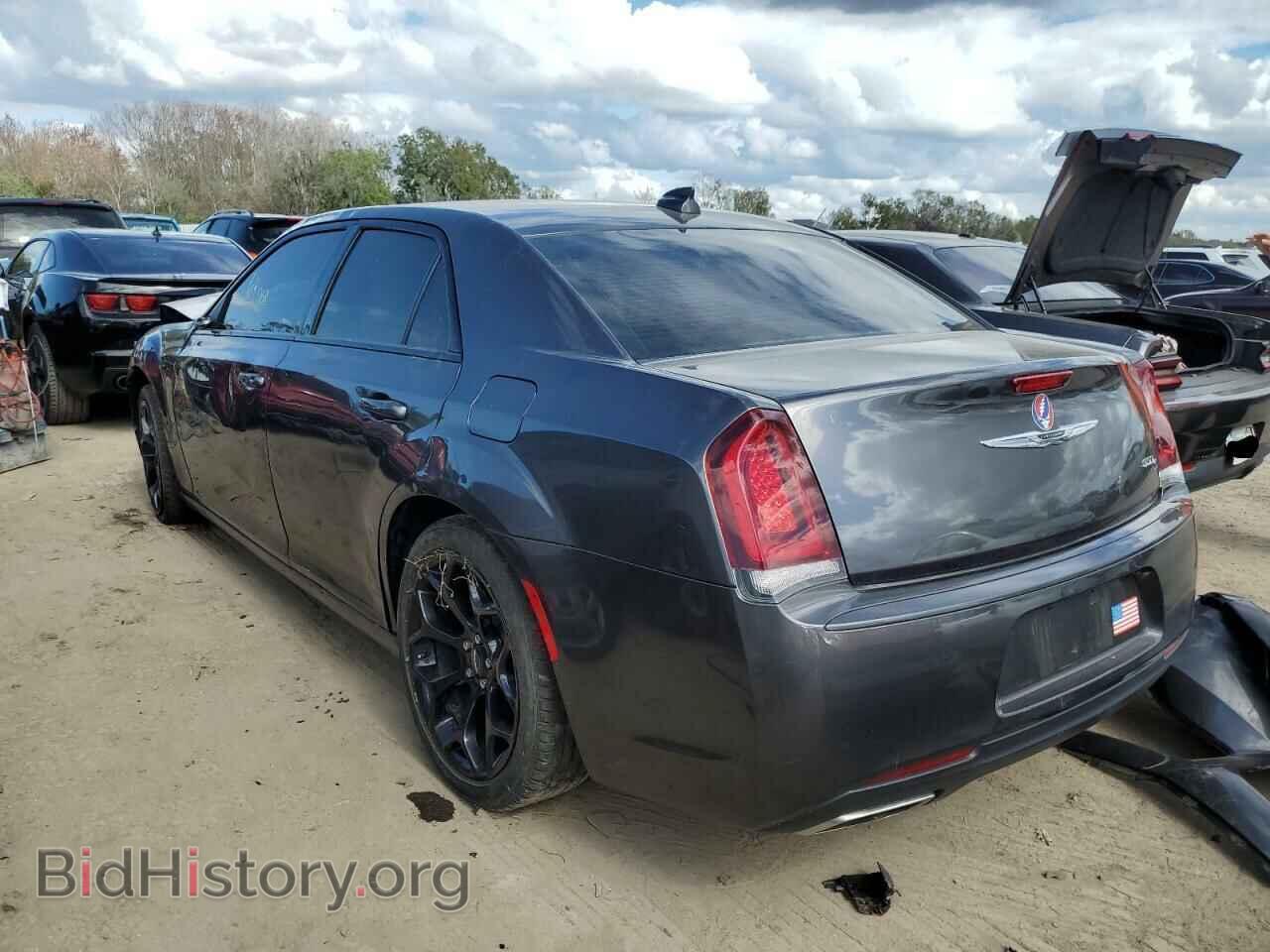2019 CHRYSLER 300 - VIN: 2C3CCABG5KH659098 - Фото 2
