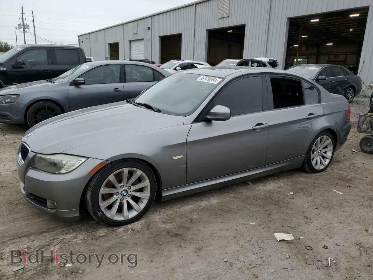 Photo WBAPH7C54BA802469 - BMW 3 SERIES 2011