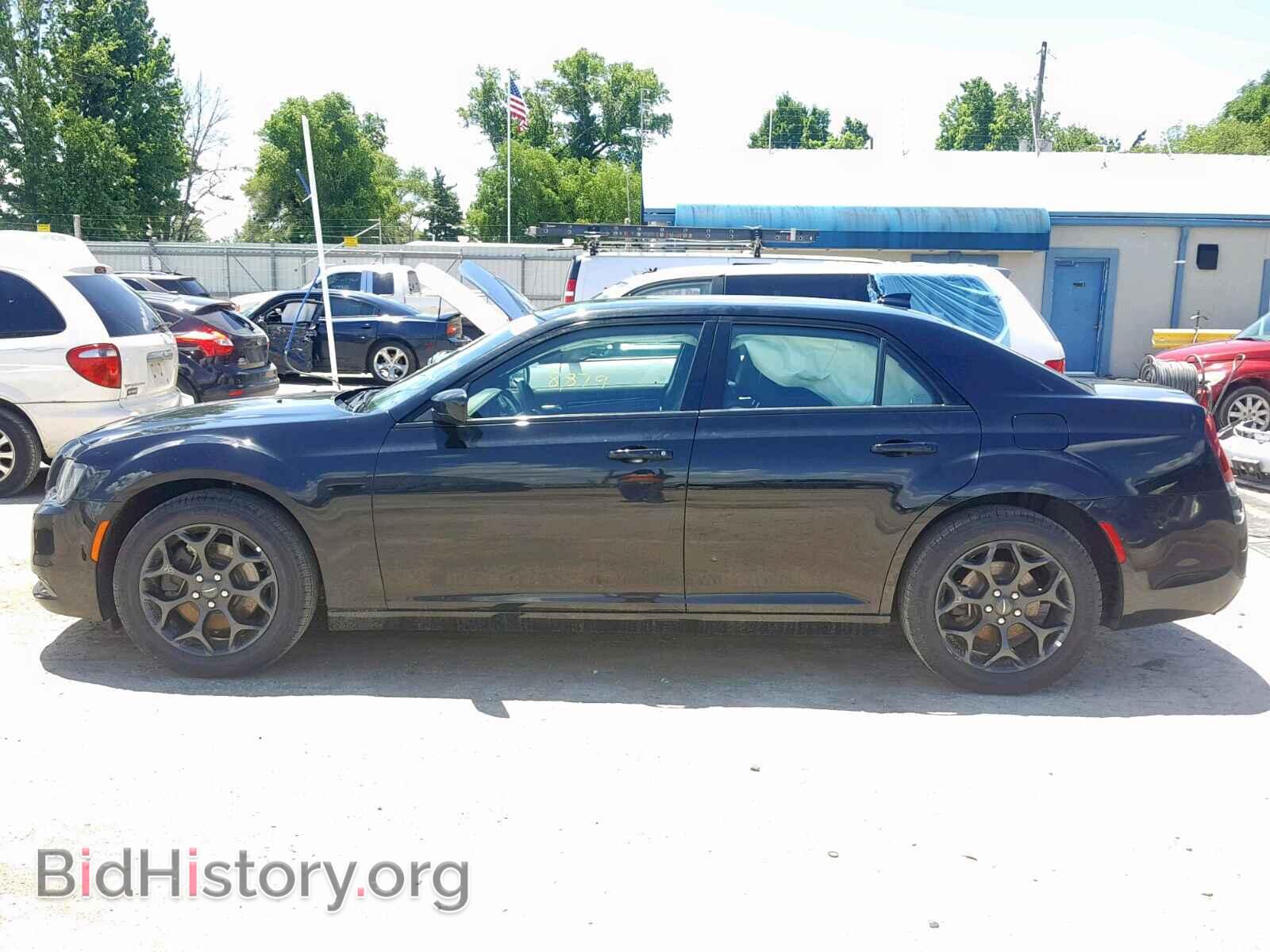 2019 CHRYSLER 300 - VIN: 2C3CCAGG0KH586442 - Photo 9