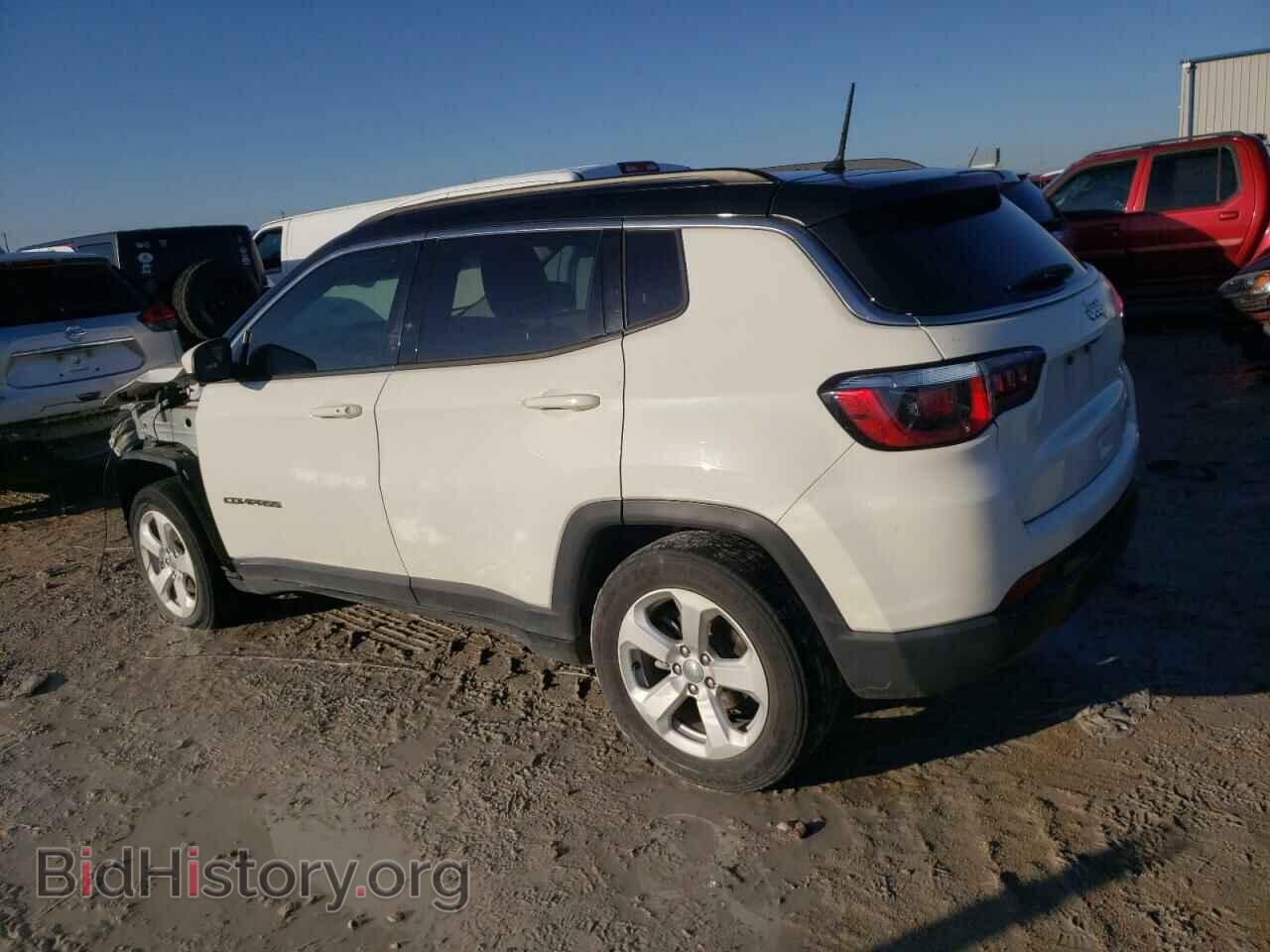 2018 JEEP COMPASS - VIN: 3C4NJCBB4JT233693 - Фото 2