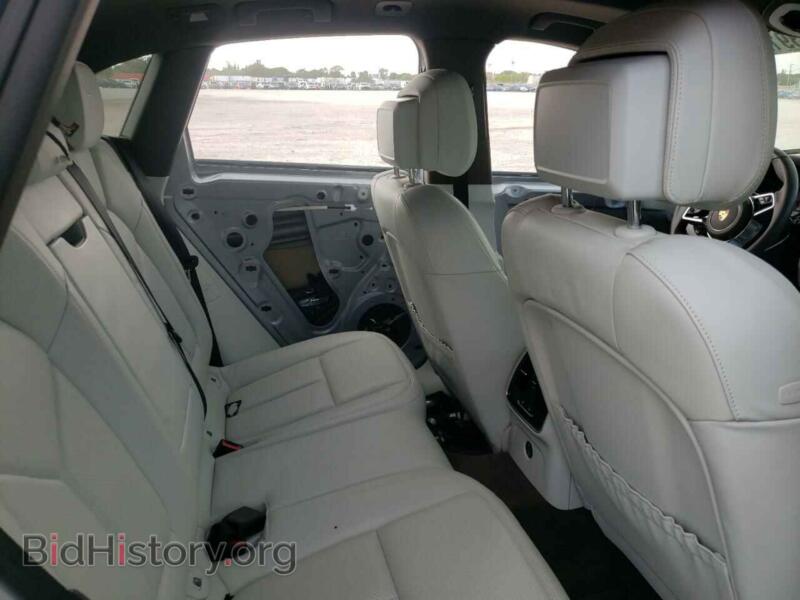 2017 Porsche MACAN (VIN WP1AG2A52HLB54806) — photo 6 of 10