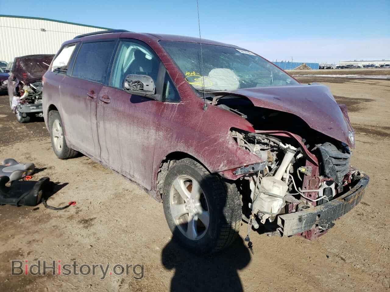 Photo 5TDKA3DC9BS002972 - TOYOTA SIENNA 2011